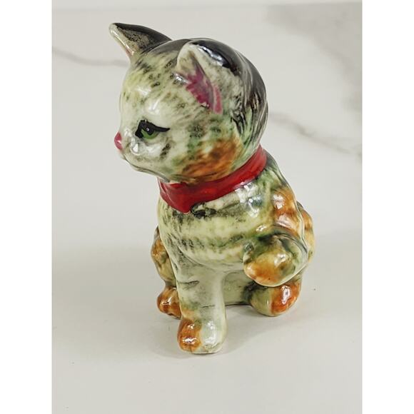 Mini Cat Kitten Kitty w/ Red Bow Figurine Green Eyes Porcelain 3" Year 80's Vtg - Picture 4 of 12
